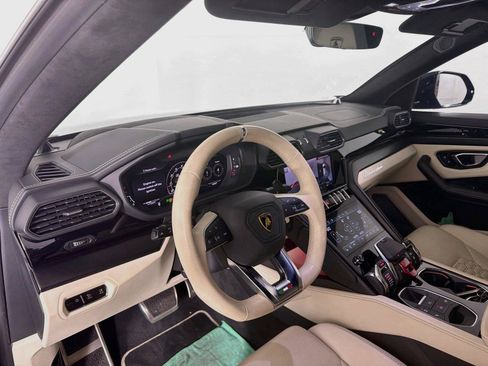 Used 2022 Lamborghini Urus AWD/4WD image 4