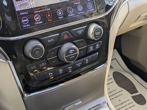 Used 2020 Jeep Grand Cherokee Limited w/ Trailer Tow Group IV image 15