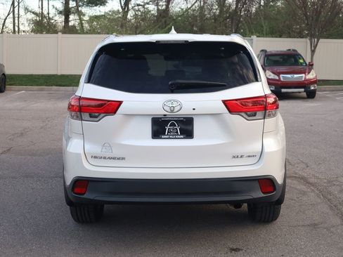 Used 2018 Toyota Highlander XLE AWD/4WD image 6