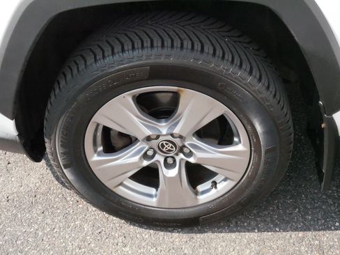 Used 2022 Toyota RAV4 XLE w/ Convenience Package AWD/4WD image 15