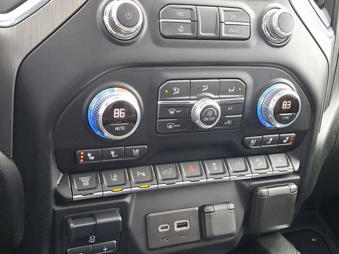 Certified 2022 GMC Sierra 2500 Denali w/ Denali Black Diamond Edition image 16