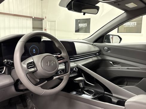 Used 2024 Hyundai Elantra SEL w/ Convenience Package image 6