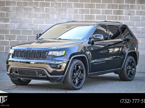 Used 2019 Jeep Grand Cherokee Laredo image 1