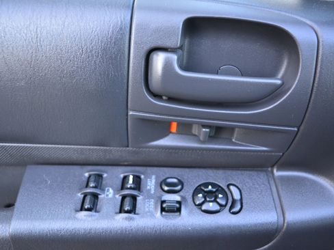 Used 2003 Dodge Durango Sport image 23