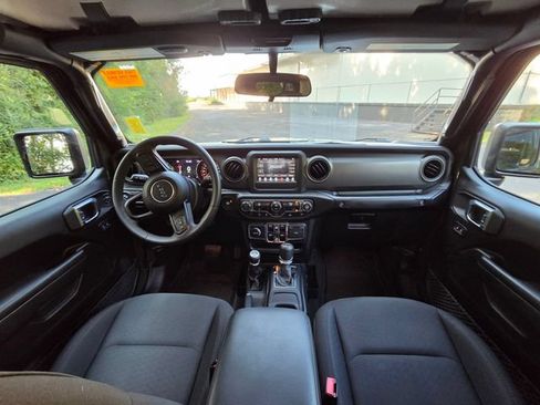 Used 2023 Jeep Gladiator Mojave AWD/4WD image 29