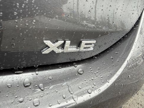 Certified 2023 Toyota Highlander XLE image 8