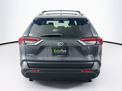 Used 2020 Toyota RAV4 XLE w/ Convenience Package FWD image 7