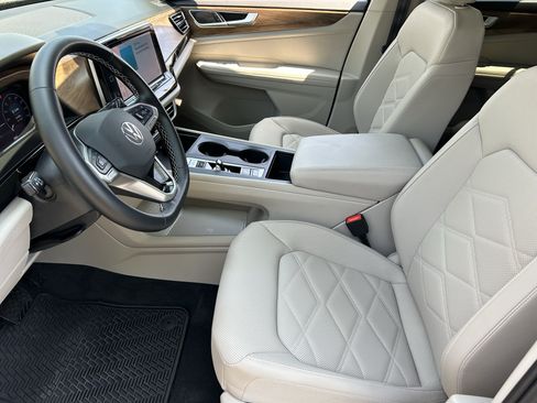 Certified 2025 Volkswagen Atlas SE AWD/4WD image 18