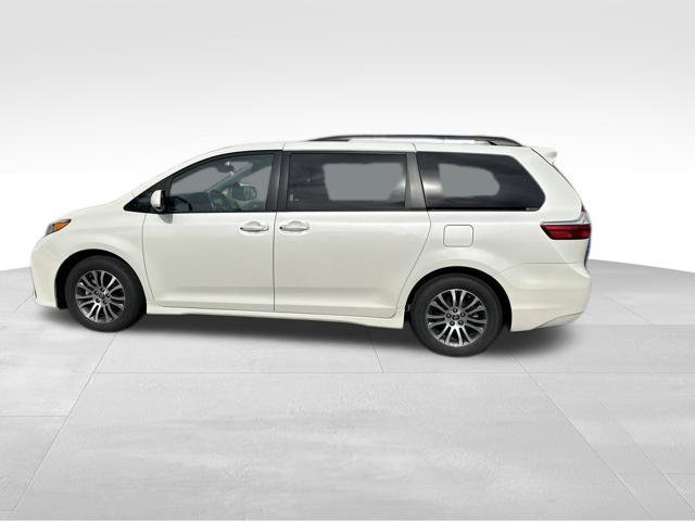 Used 2019 Toyota Sienna XLE w/ XLE Navigation Package FWD image 14