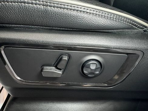 Used 2023 RAM 1500 Limited AWD/4WD image 12