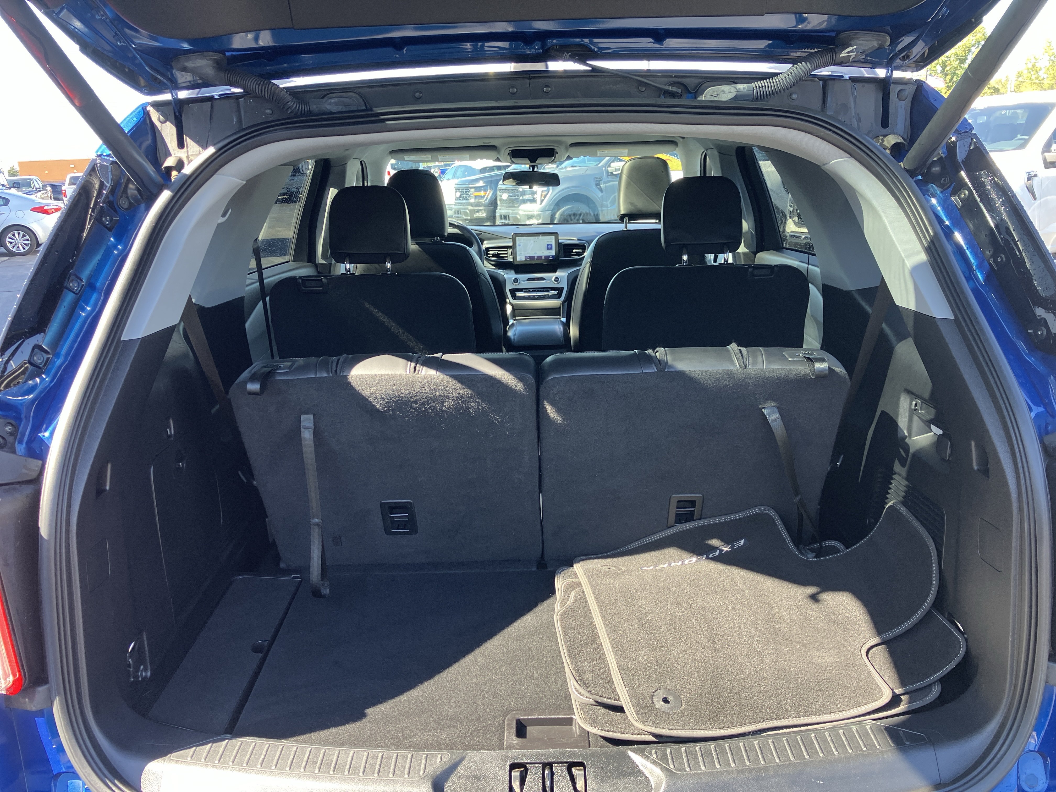 Used 2022 Ford Explorer XLT w/ Equipment Group 202A AWD/4WD image 13