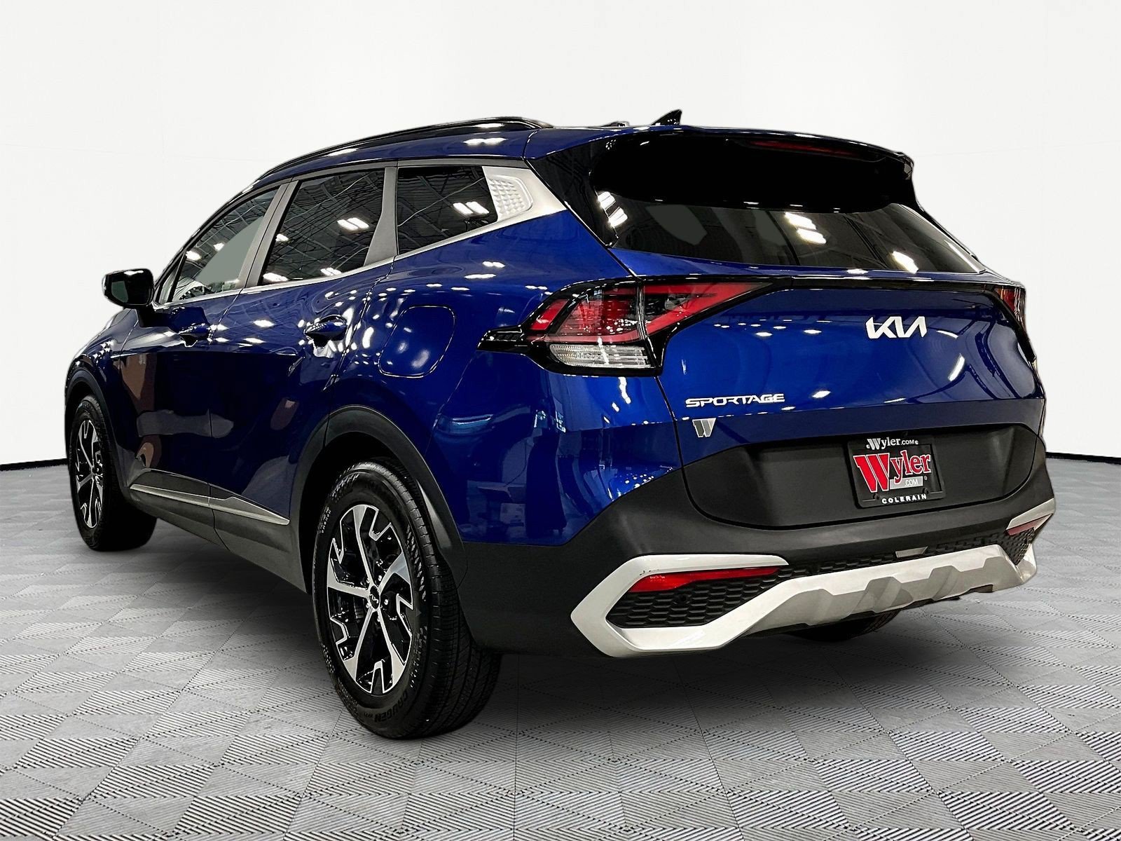 Used 2025 Kia Sportage EX w/ Premium Package FWD image 4
