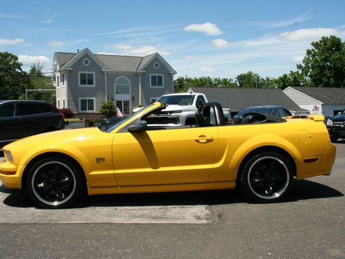 Used 2006 Ford Mustang GT Premium RWD image 11