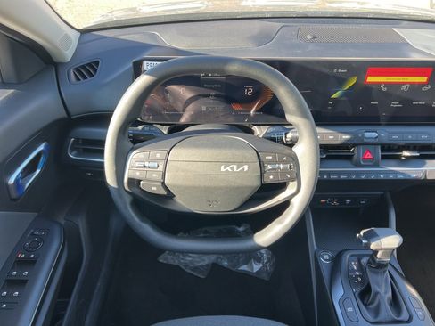 New 2025 Kia K4 LXS image 10