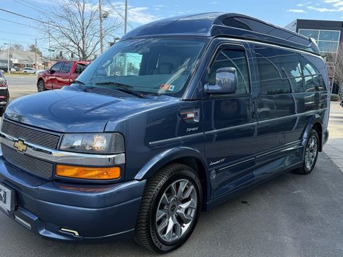 Used 2023 Chevrolet Express 2500 image 7