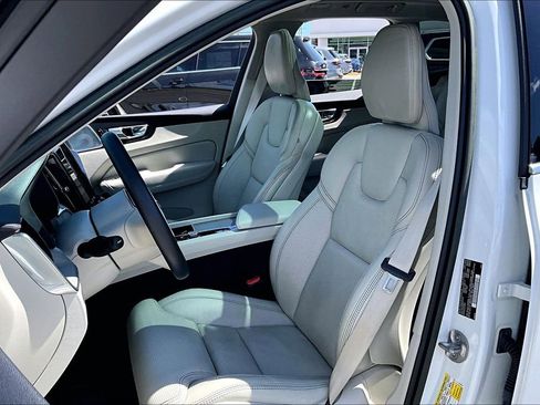 Used 2023 Volvo XC60 B5 Ultimate w/ Protection Package Premier AWD/4WD image 17