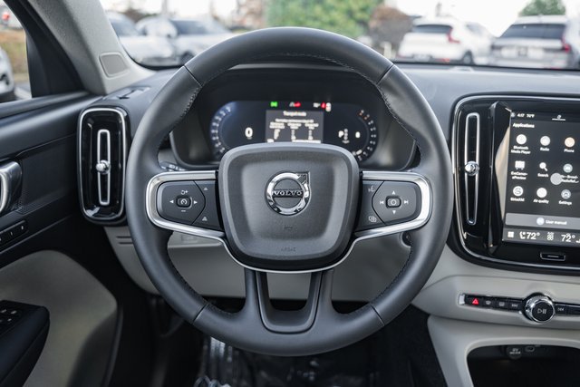 Used 2026 Volvo XC40 B4 Plus w/ Protection Package Premier FWD image 28