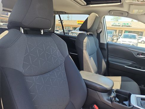 Used 2021 Toyota RAV4 XLE w/ Convenience Package AWD/4WD image 33