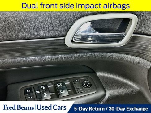 Used 2021 Jeep Grand Cherokee Laredo AWD/4WD image 22