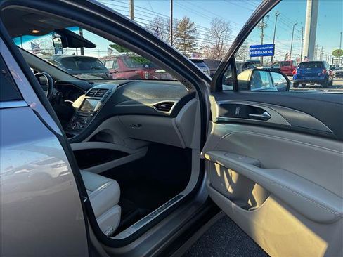 Used 2019 Lincoln MKZ Premiere image 17