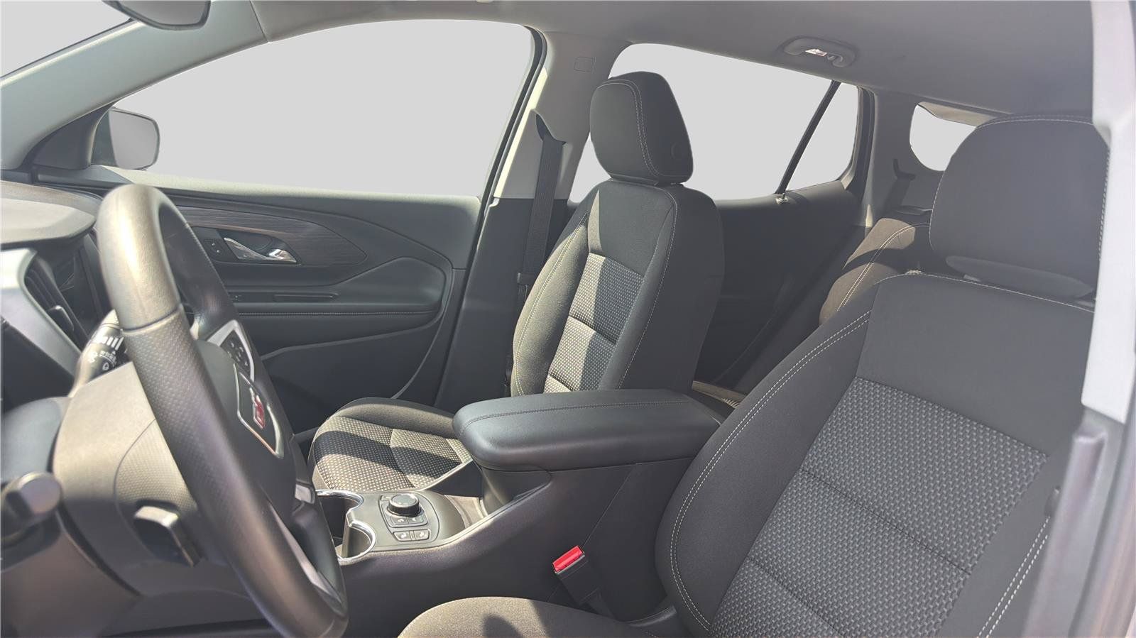 Used 2024 GMC Terrain SLE w/ Driver Convenience Package FWD image 17