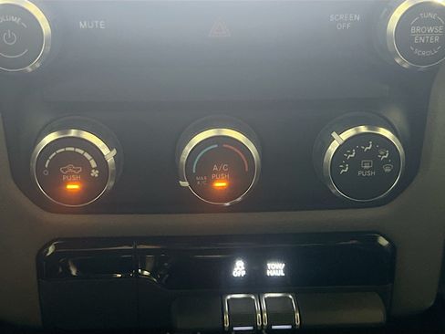 Used 2022 RAM 1500 Big Horn AWD/4WD image 11