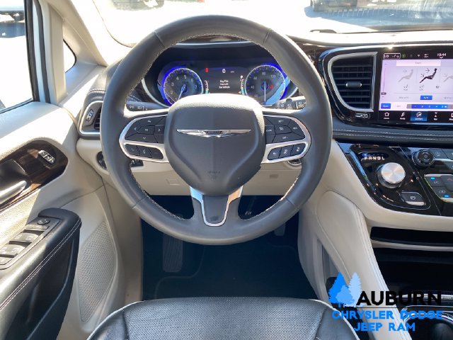 Used 2023 Chrysler Pacifica Limited FWD image 13