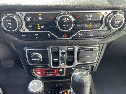 Used 2025 Jeep Wrangler Unlimited Sport AWD/4WD image 33