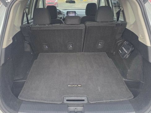 Used 2024 Nissan Rogue SV image 11