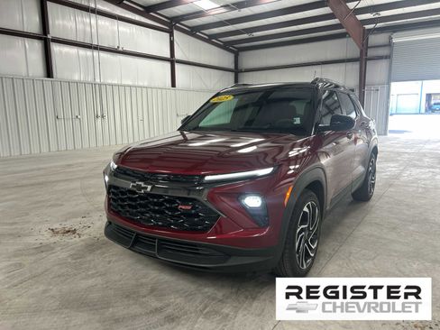 Used 2025 Chevrolet TrailBlazer RS w/ Driver Confidence Package image 1