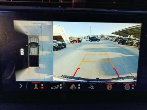 Used 2025 GMC Sierra 2500 AT4 w/ AT4 Premium Plus Package AWD/4WD image 9