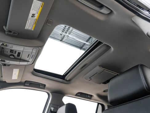 Used 2018 Chevrolet Tahoe LT AWD/4WD image 28
