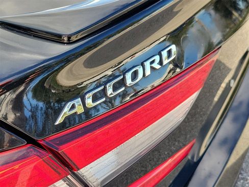 Used 2018 Honda Accord Sport image 6