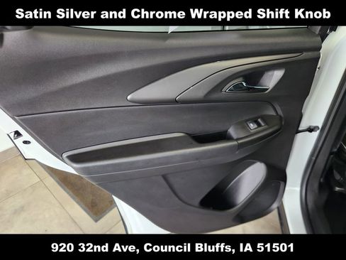 Used 2025 Chevrolet TrailBlazer LT w/ LT Cold Weather Package image 13