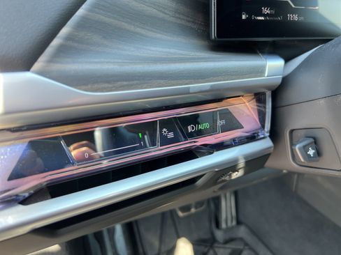 Certified 2024 BMW 760i xDrive AWD/4WD image 37