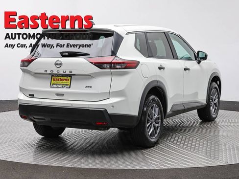 Used 2024 Nissan Rogue S AWD/4WD image 5