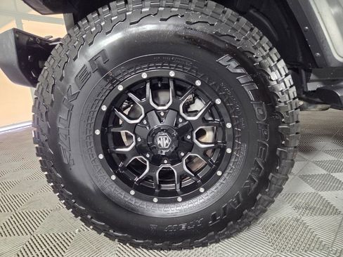 Certified 2019 Jeep Wrangler Sport AWD/4WD image 10