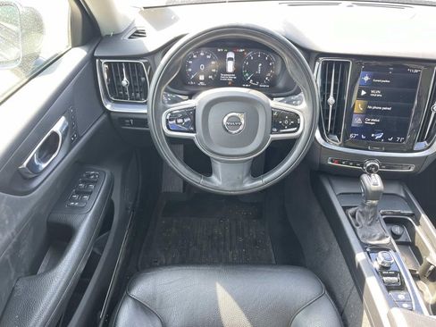 Used 2020 Volvo V60 T5 Momentum w/ Protection Package image 14