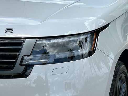 New 2025 Land Rover Range Rover SV image 6