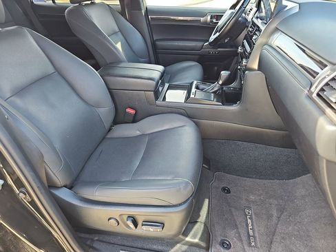 Used 2023 Lexus GX 460 Premium w/ Premium Package image 11