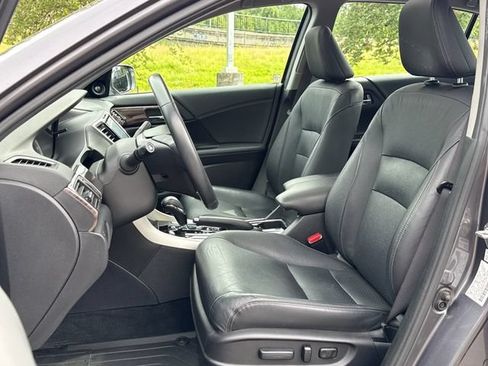 Used 2017 Honda Accord EX-L image 18