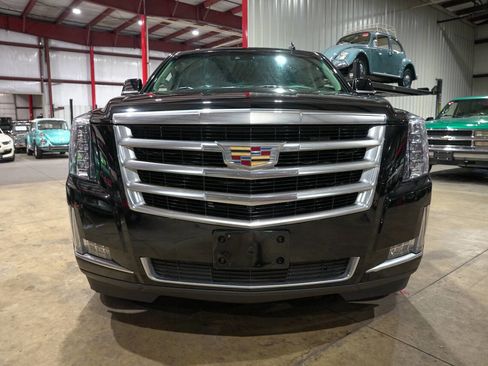 Used 2017 Cadillac Escalade Luxury AWD/4WD image 13