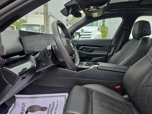 Used 2025 BMW 530i w/ Premium Package image 27