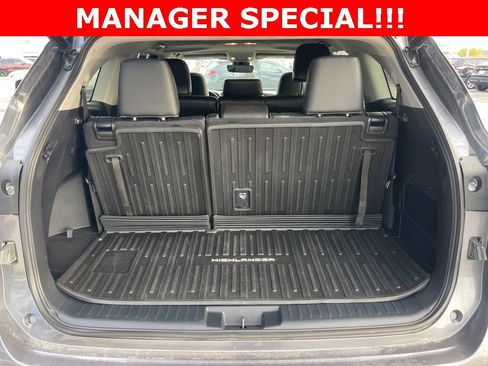 Used 2023 Toyota Highlander XLE image 9