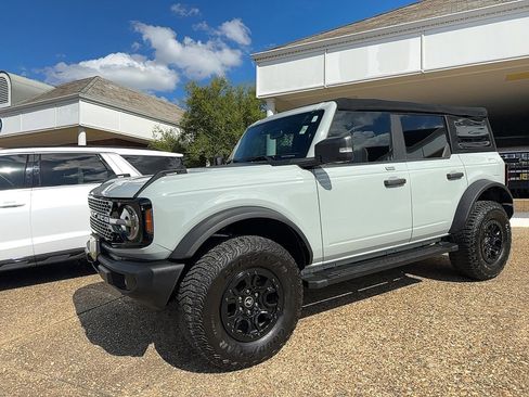 Used 2022 Ford Bronco Wildtrak image 4