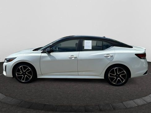 Used 2025 Nissan Sentra SR w/ SR Premium Package FWD image 2