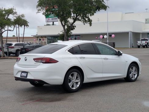 Used 2018 Buick Regal Preferred w/ Sights and Sounds Package FWD image 5