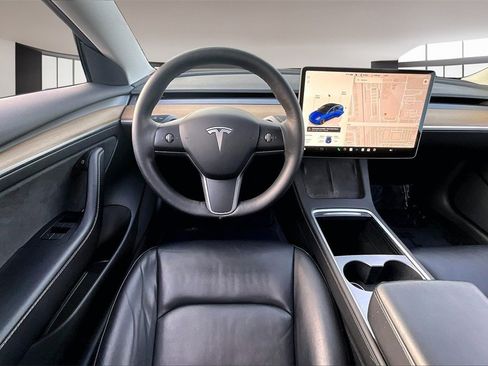 Used 2023 Tesla Model 3 Standard Range image 8