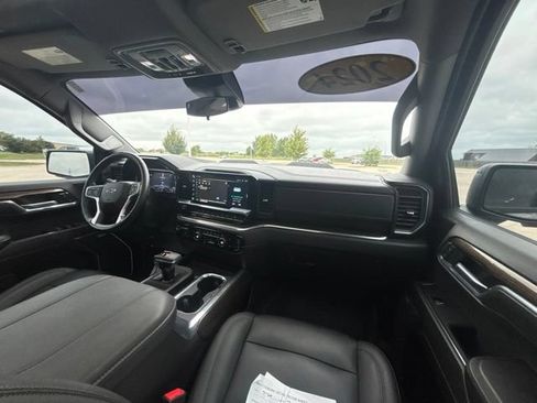 Used 2024 Chevrolet Silverado 1500 LT Trail Boss w/ LT Trail Boss Premium Package AWD/4WD image 29