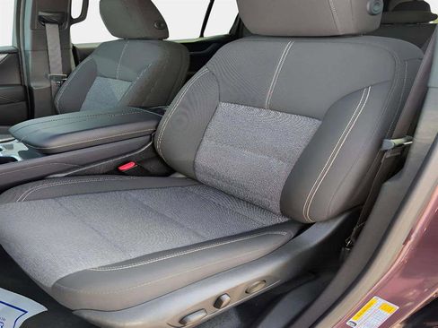 Used 2025 GMC Acadia Elevation image 9